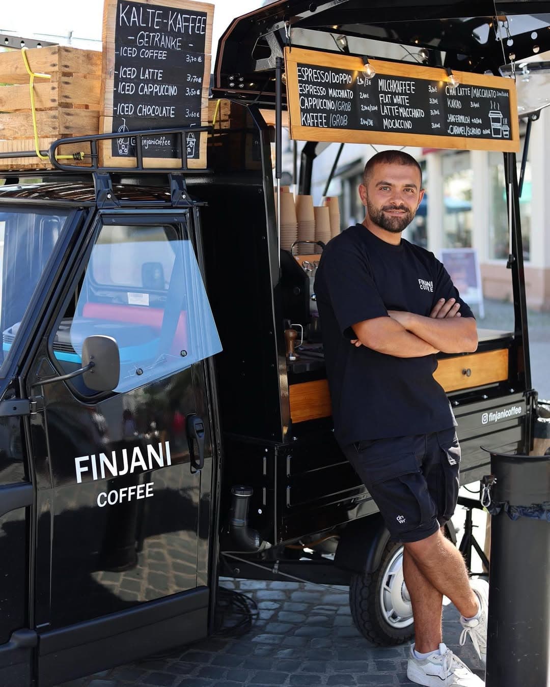 Finjani Kaffee-Truck mit Gründer